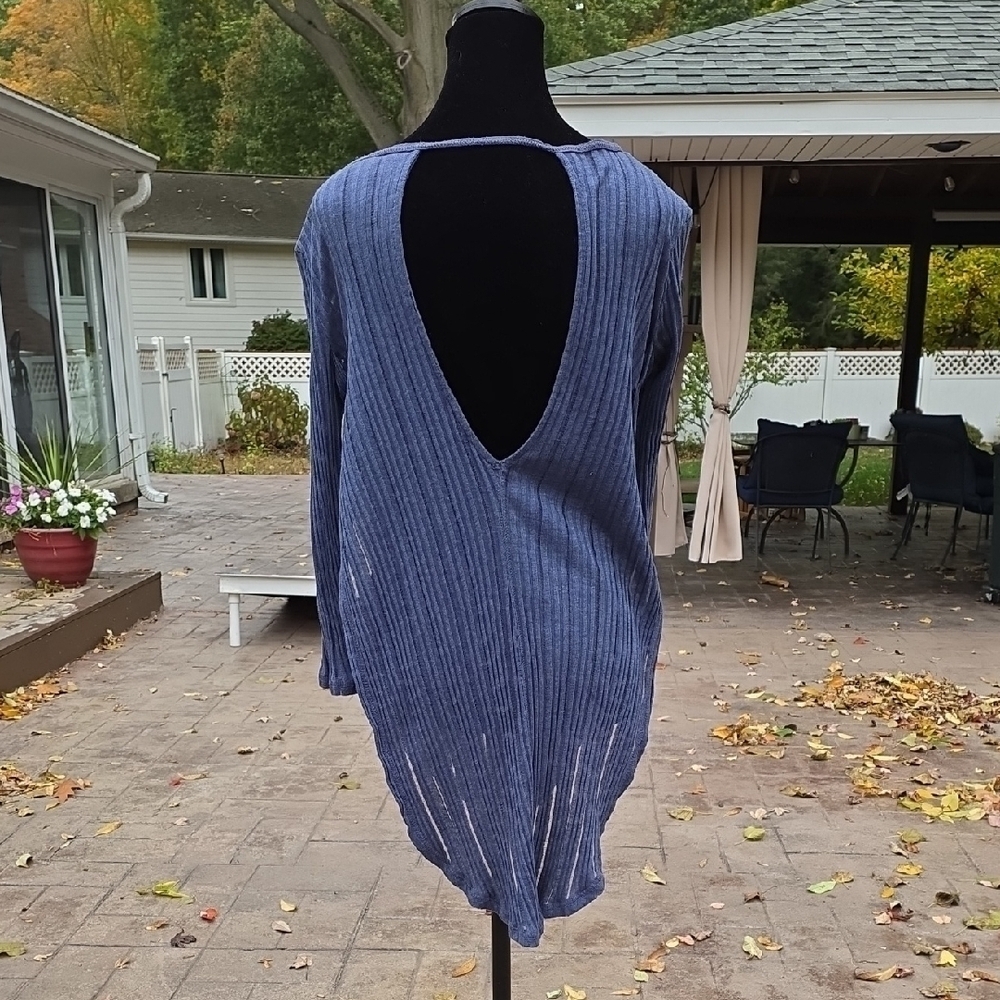 2/$25 Blue Long-Sleeve Top. Size Medium - Picture 4 of 5